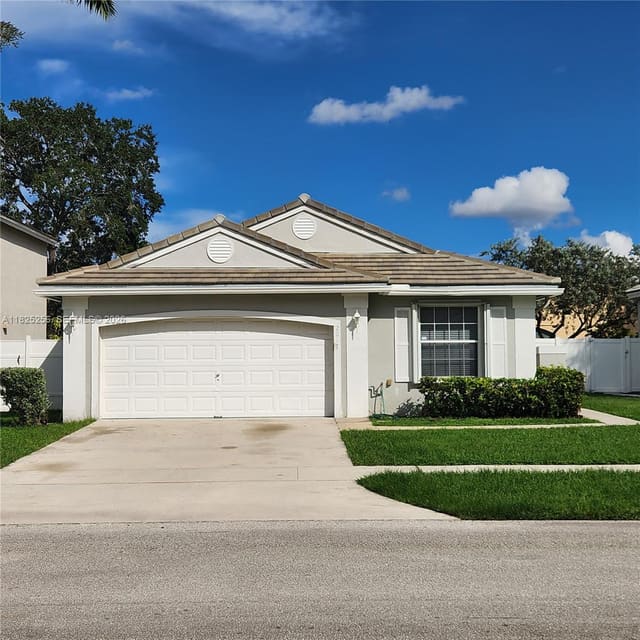 2017 NW 182nd Avenue, Pembroke Pines, FL 33029