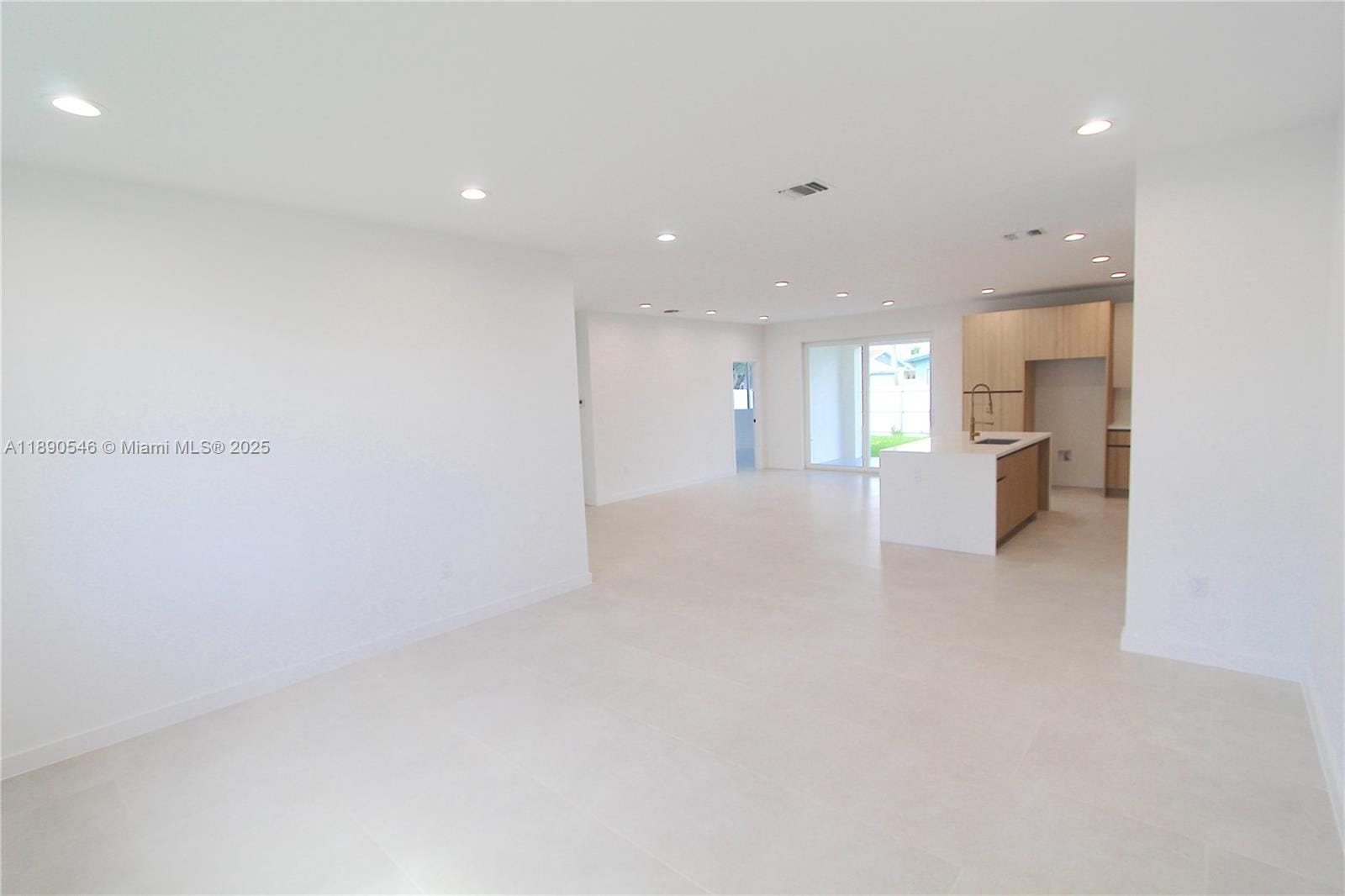 14980 Buchanan Street — photo 7