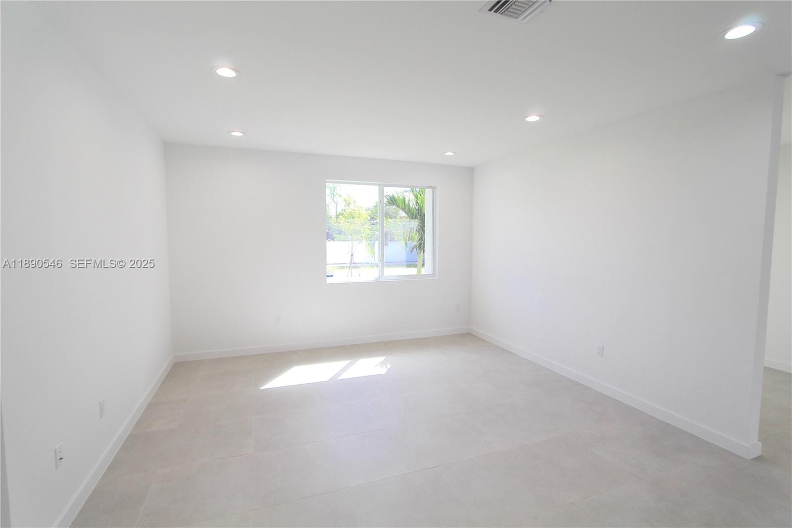 14980 Buchanan Street — photo 8
