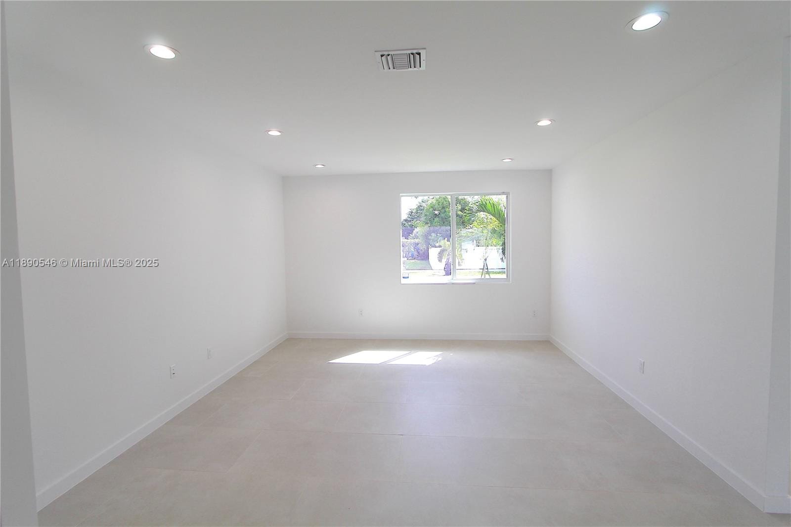 14980 Buchanan Street — photo 9