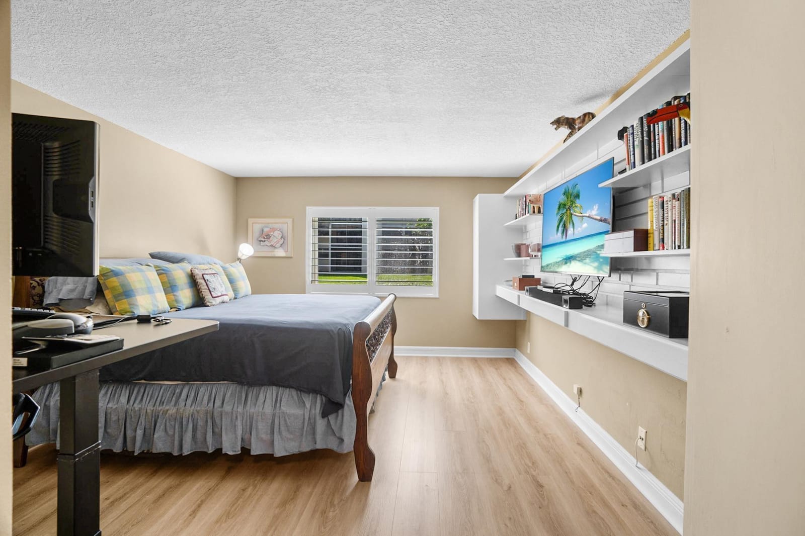 410 Lakeview Drive 104, Weston, FL 33326 photo 18