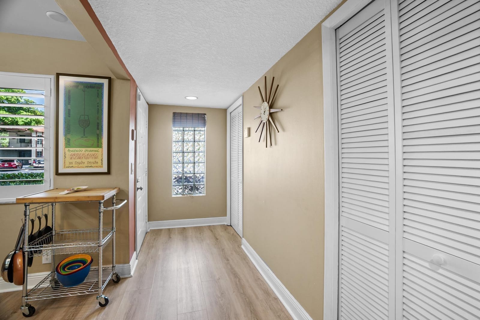 410 Lakeview Drive 104 — photo 4