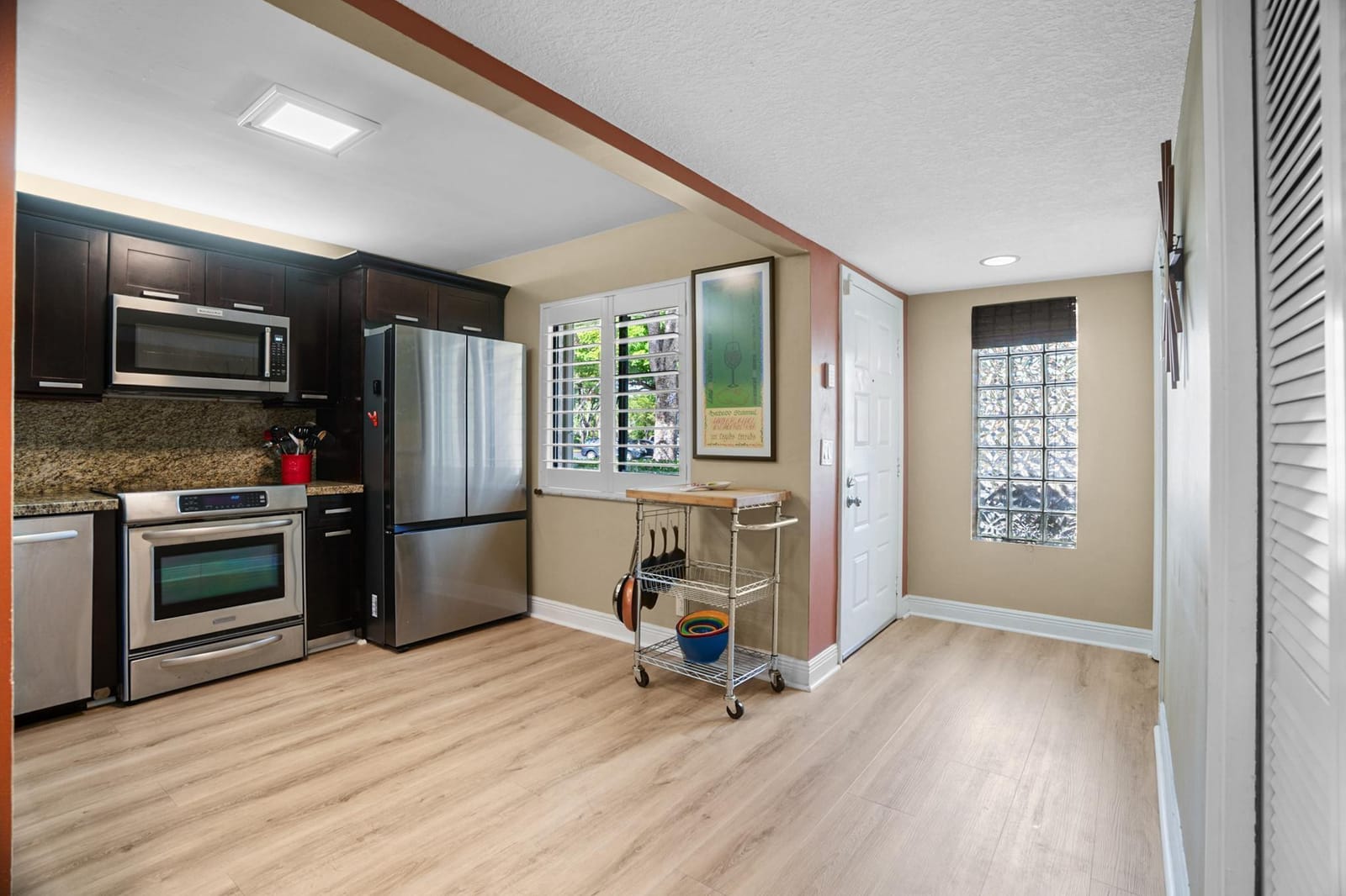 410 Lakeview Drive 104 — photo 5