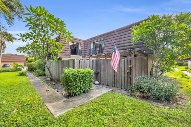 1914 19th Lane, Palm Beach Gardens, FL 33418