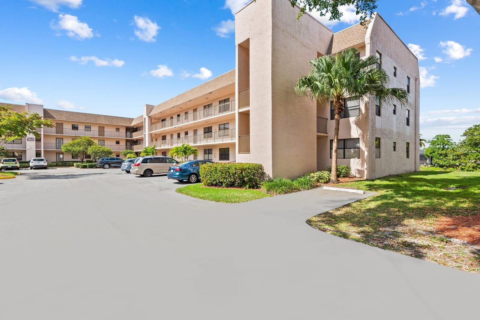 10442 Sunrise Lakes Boulevard 111, Sunrise, FL 33322 photo 15