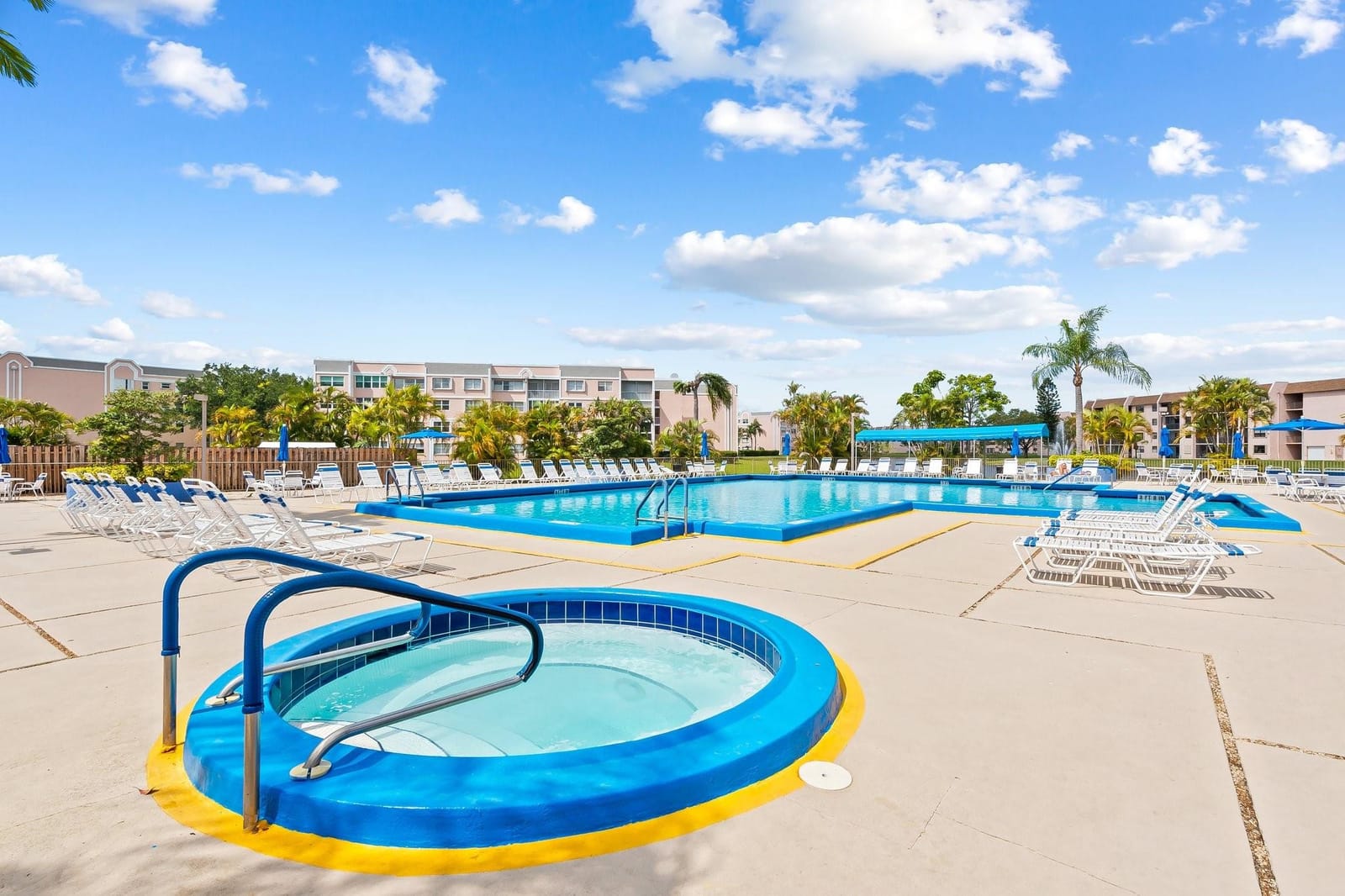 10442 Sunrise Lakes Boulevard 111, Sunrise, FL 33322 photo 17
