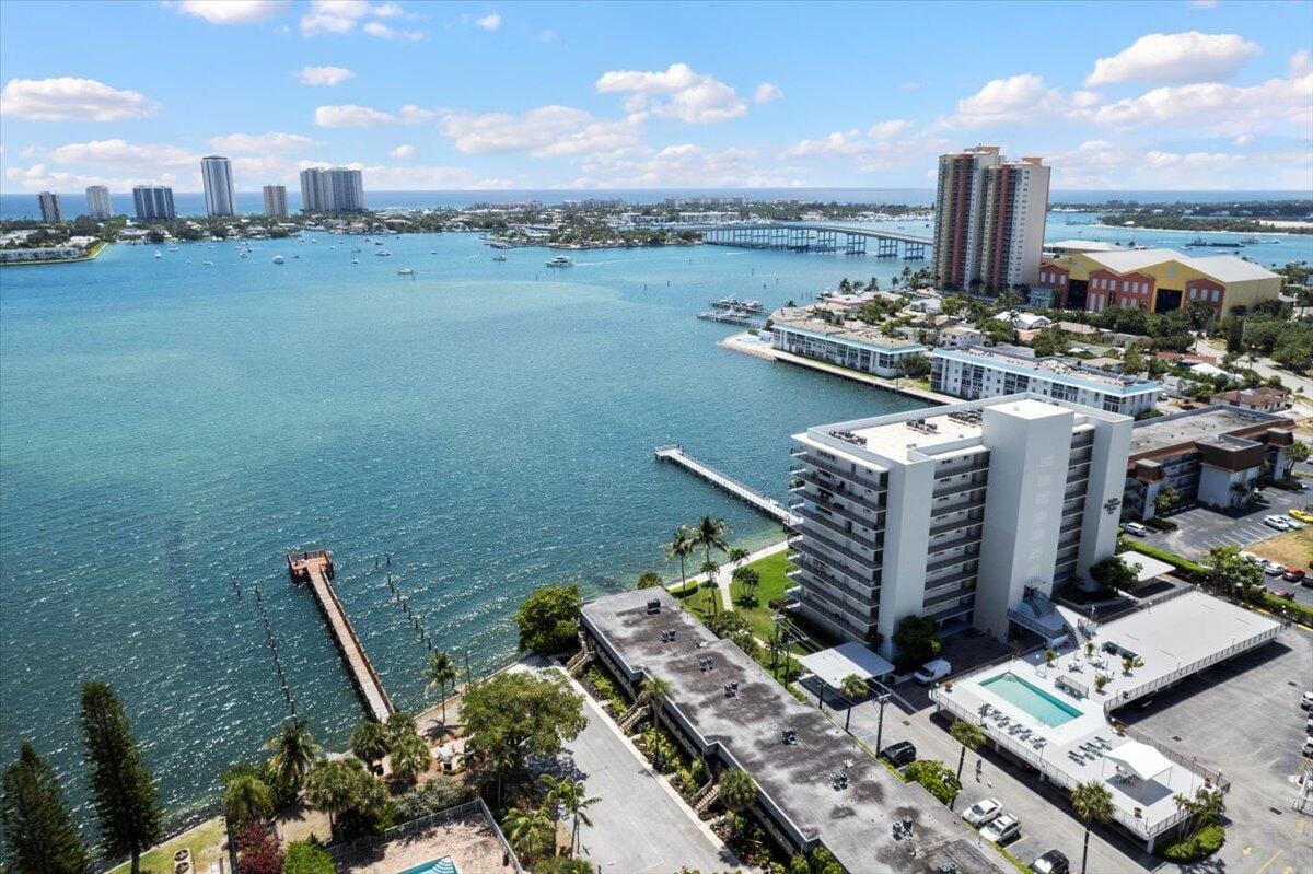 3040 Lake Shore Drive 101, Riviera Beach, FL 33404 photo 2