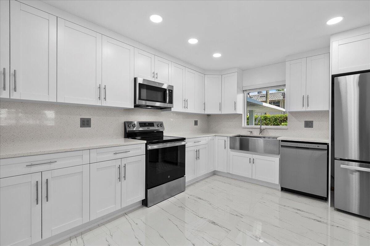 3040 Lake Shore Drive 101, Riviera Beach, FL 33404 photo 4