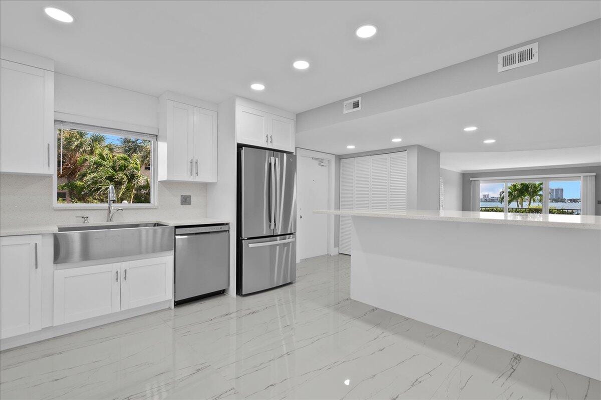 3040 Lake Shore Drive 101, Riviera Beach, FL 33404 photo 5