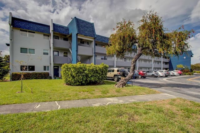 7867 Golf Circle Drive 108, Margate, FL 33063