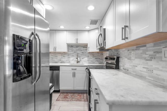 2970 NE 16th Avenue 208, River Shores, Oakland Park, FL