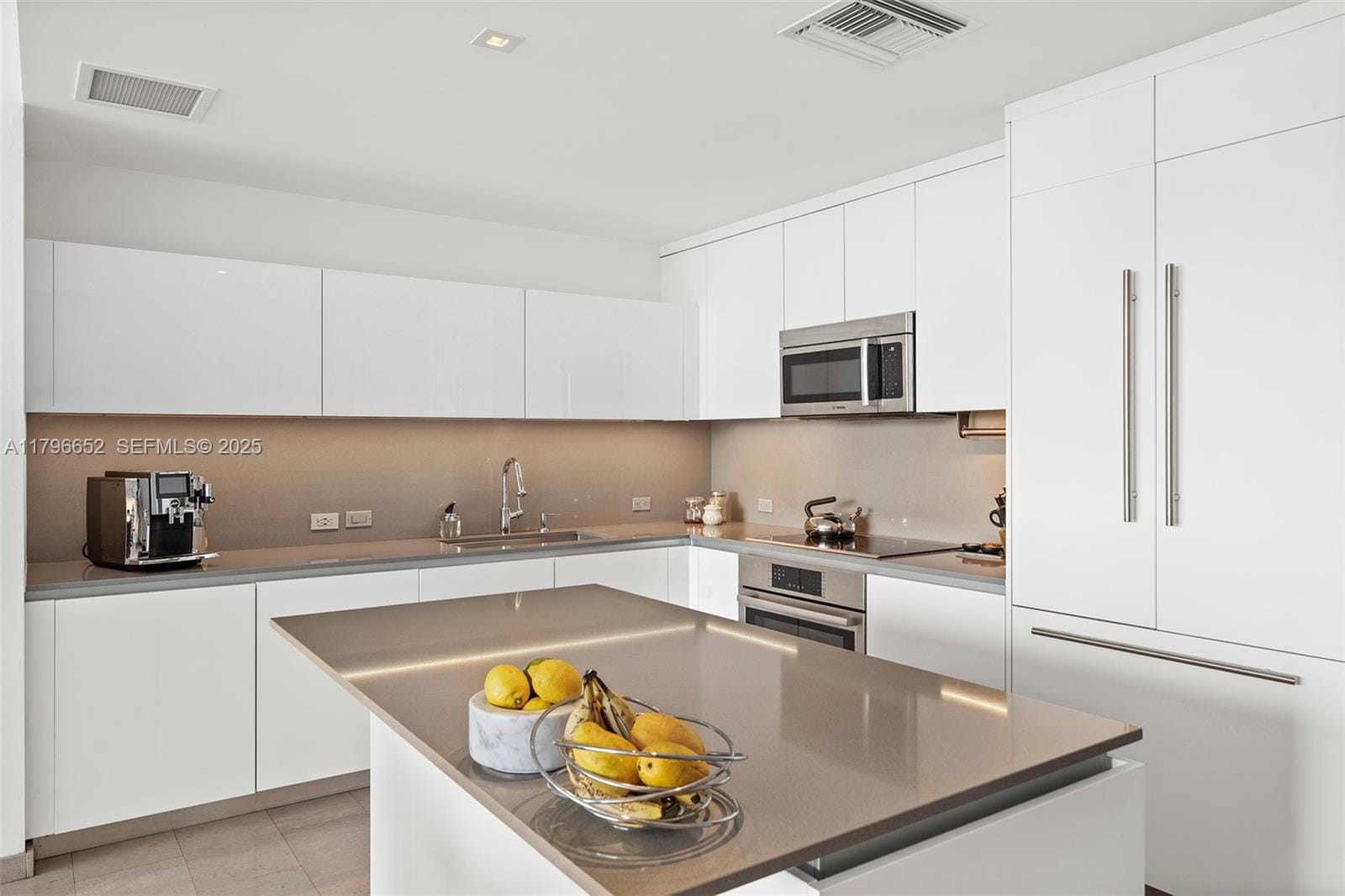 68 SE 6th Street 1708, Miami, FL 33131 photo 5