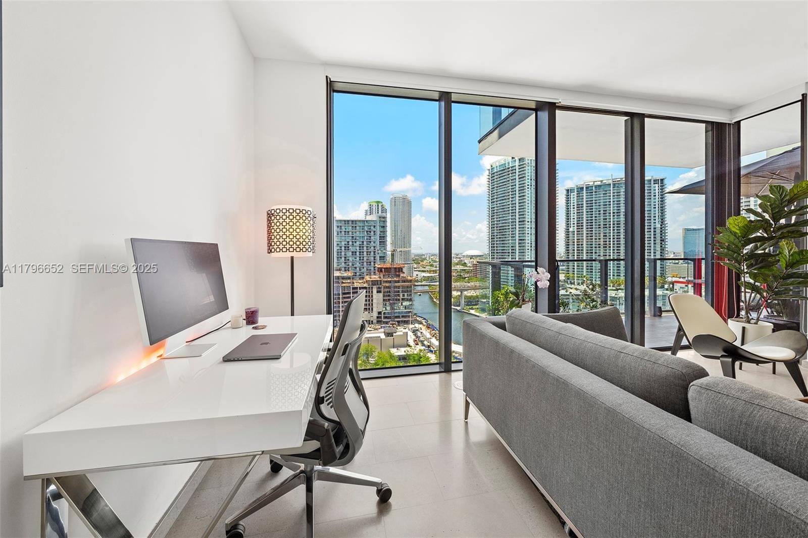 68 SE 6th Street 1708, Miami, FL 33131 photo 8