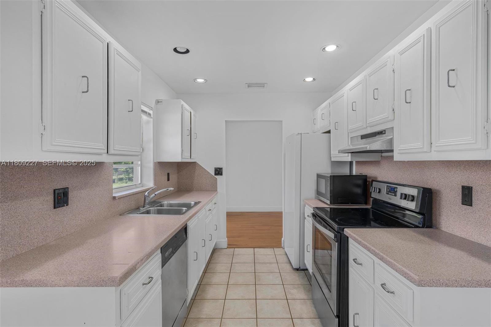 11155 SW 112th Terrace, Miami, FL 33176 photo 9