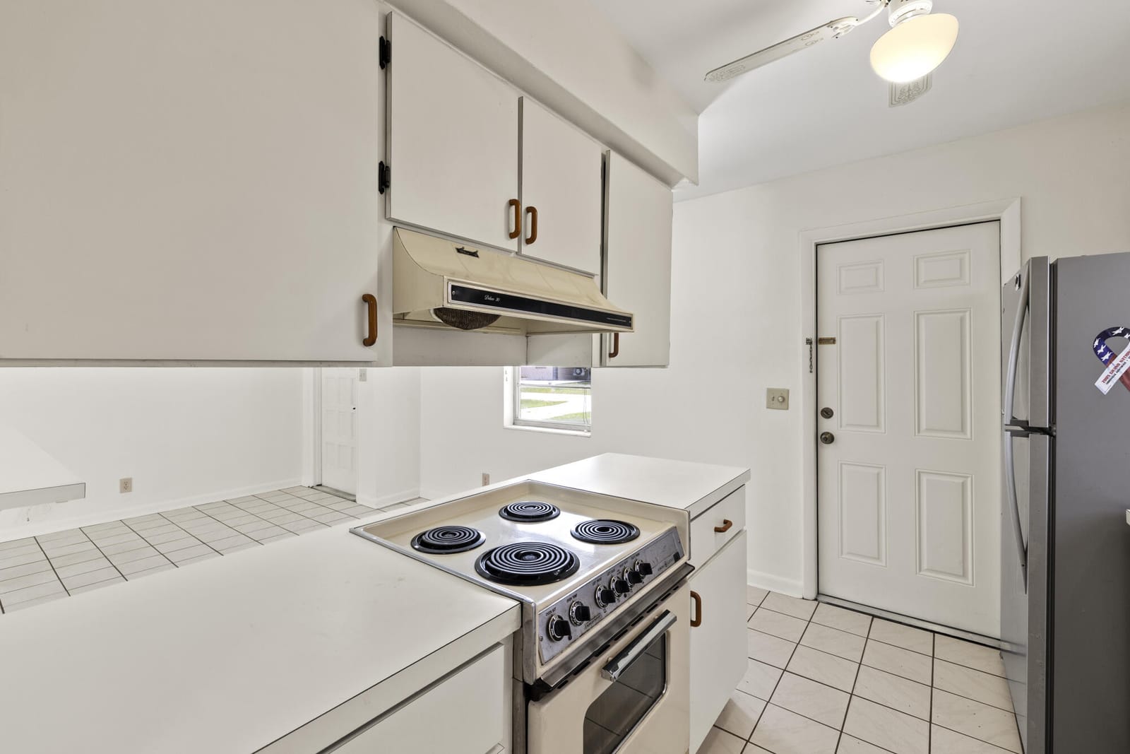 2402 Pinecrest Court, West Palm Beach, FL 33415 photo 11