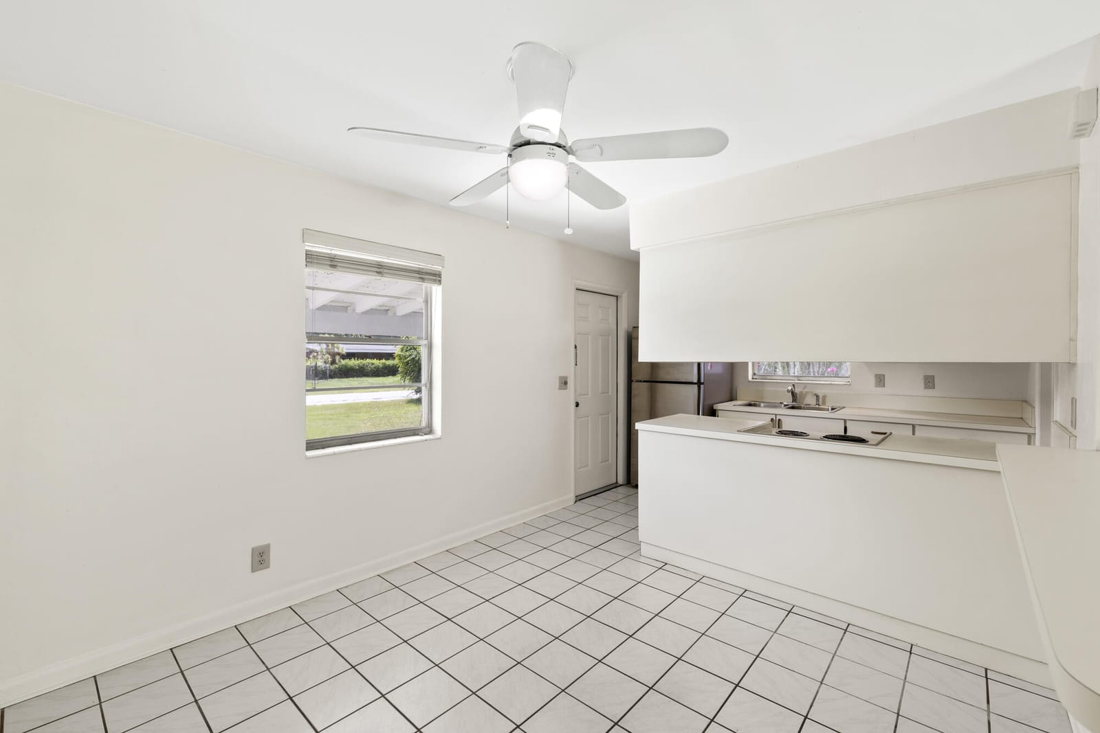 2402 Pinecrest Court, West Palm Beach, FL 33415 photo 4