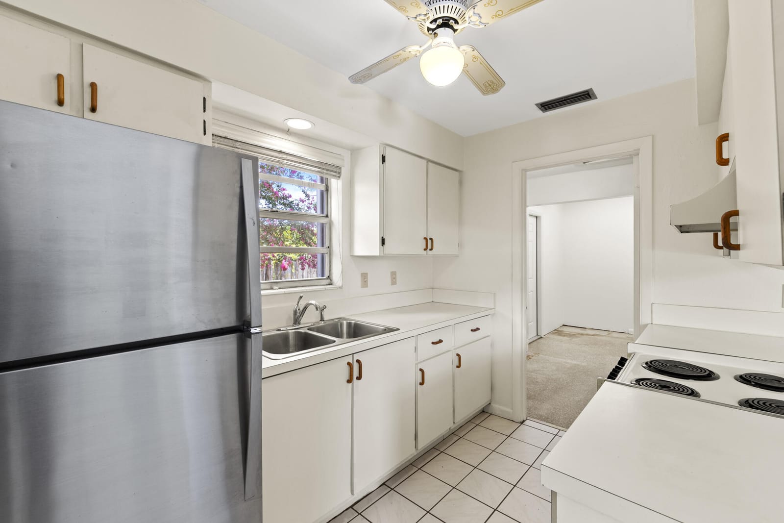2402 Pinecrest Court, West Palm Beach, FL 33415 photo 10