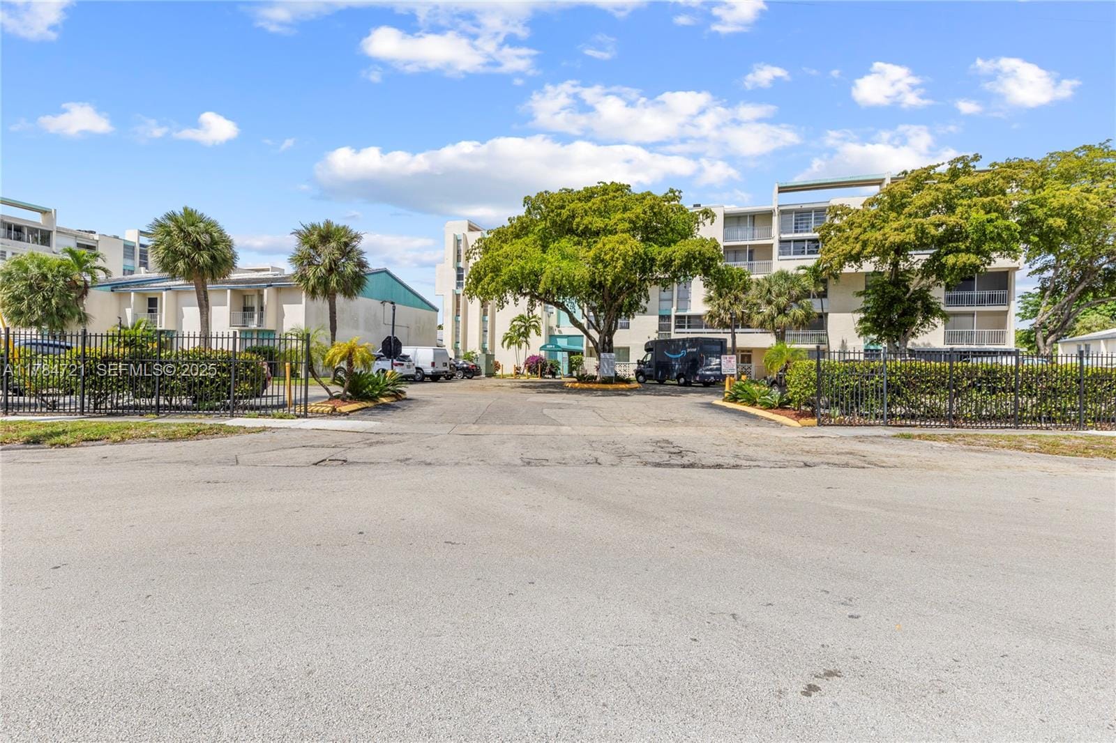 2071 NW 46th Avenue I103, Lauderhill, FL 33313