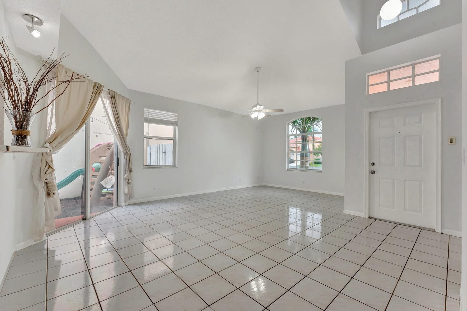 6024 NW 45th Way — photo 3