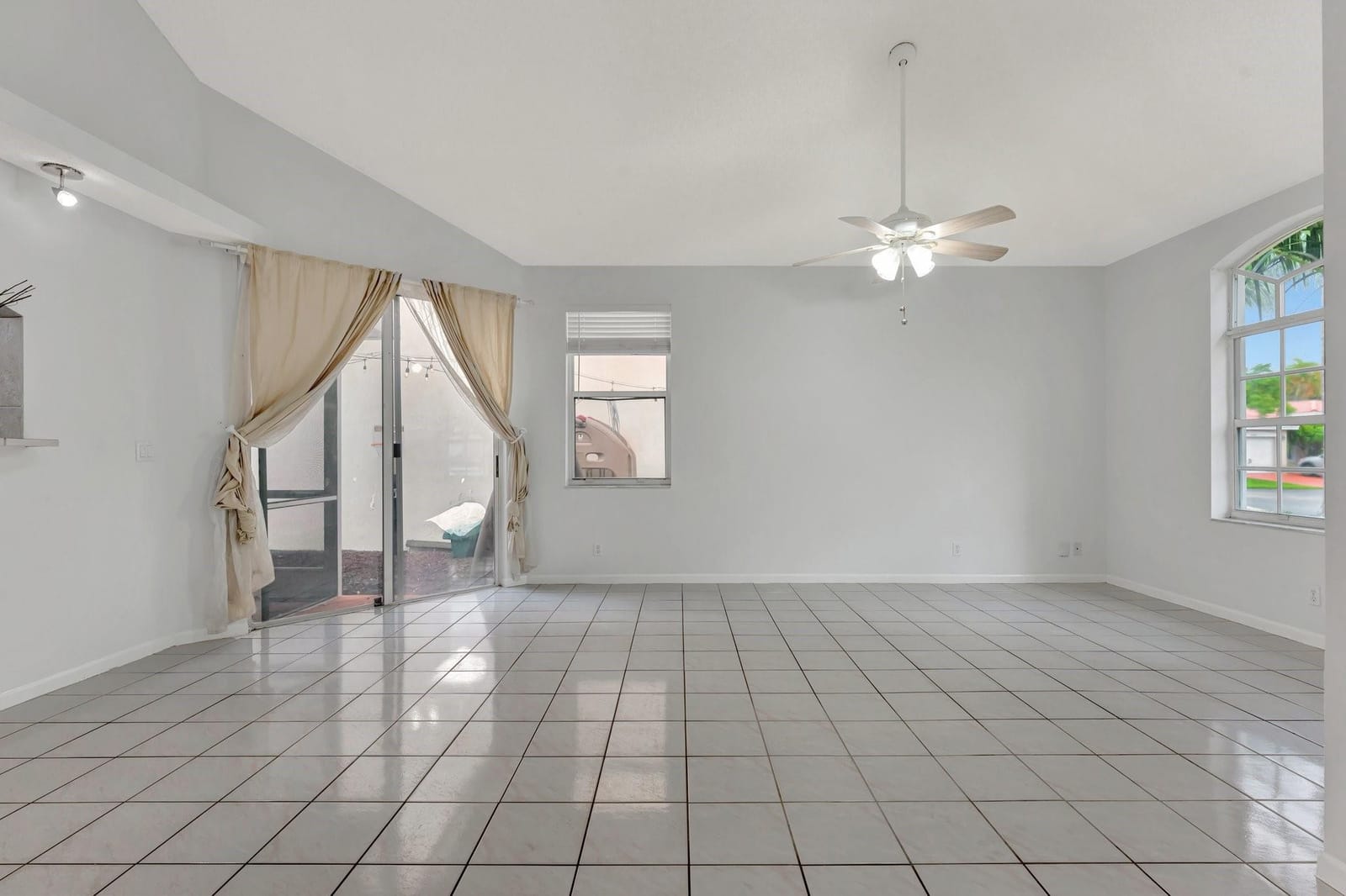 6024 NW 45th Way — photo 4