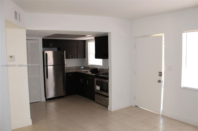 101 NE 41st Street, sold in Courts At Oakland Park, Oakland Park, FL