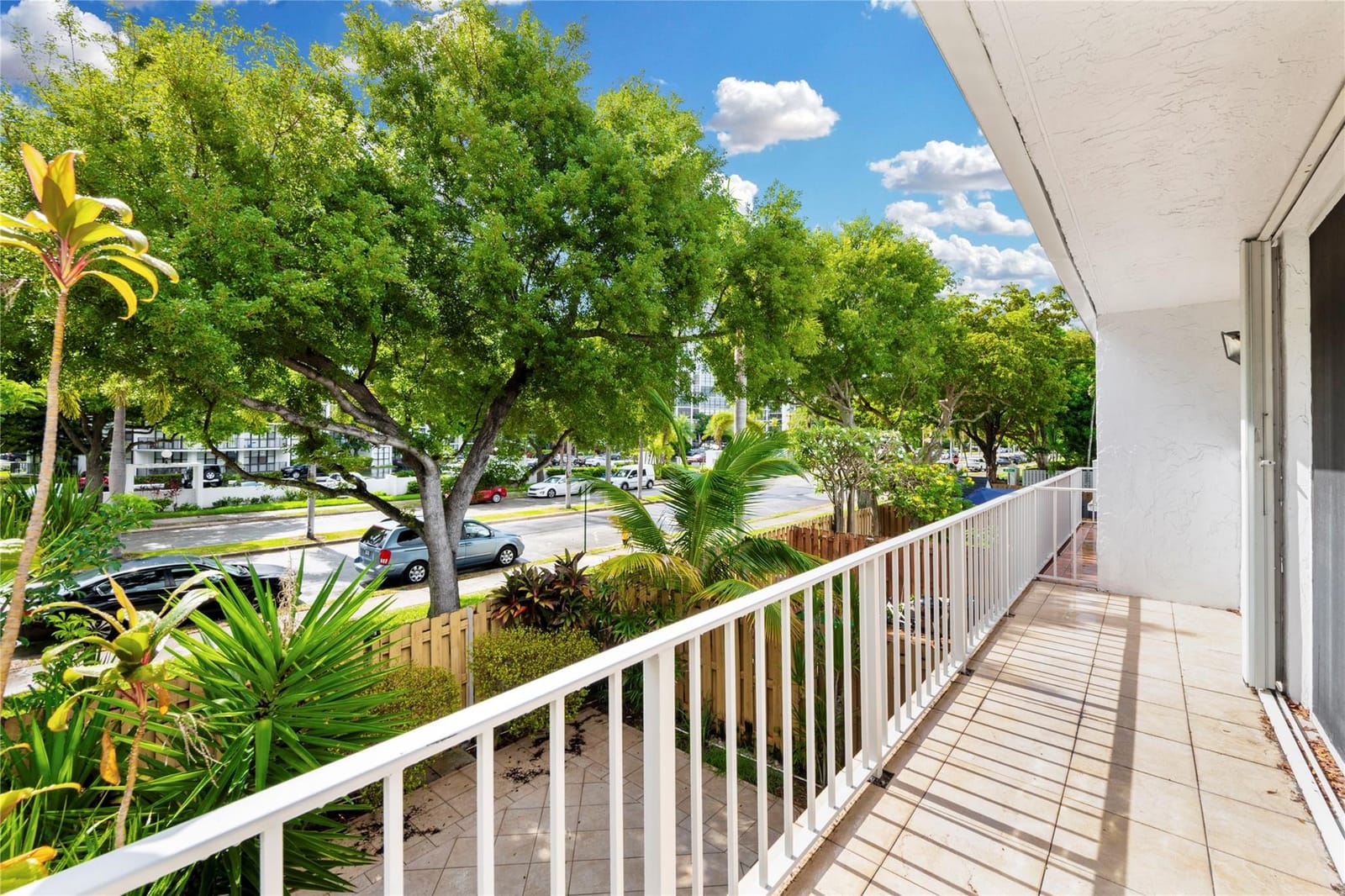 908 NE 27th Avenue 908, Hallandale Beach, FL 33009 photo 15