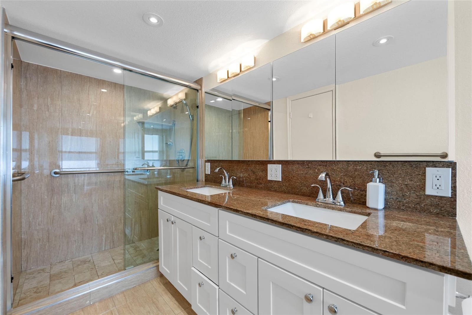 908 NE 27th Avenue 908, Hallandale Beach, FL 33009 photo 18