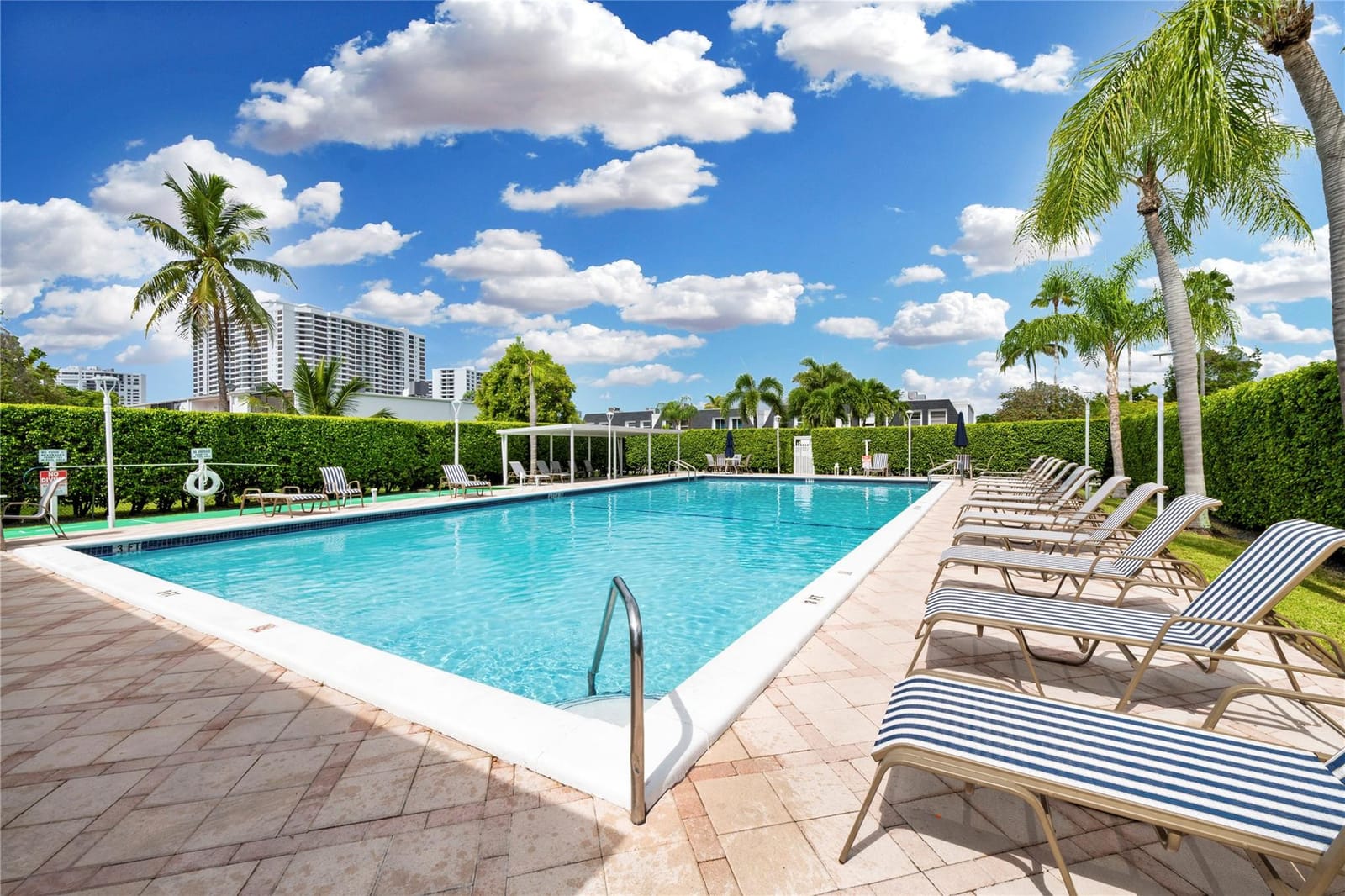 908 NE 27th Avenue 908, Hallandale Beach, FL 33009 photo 21