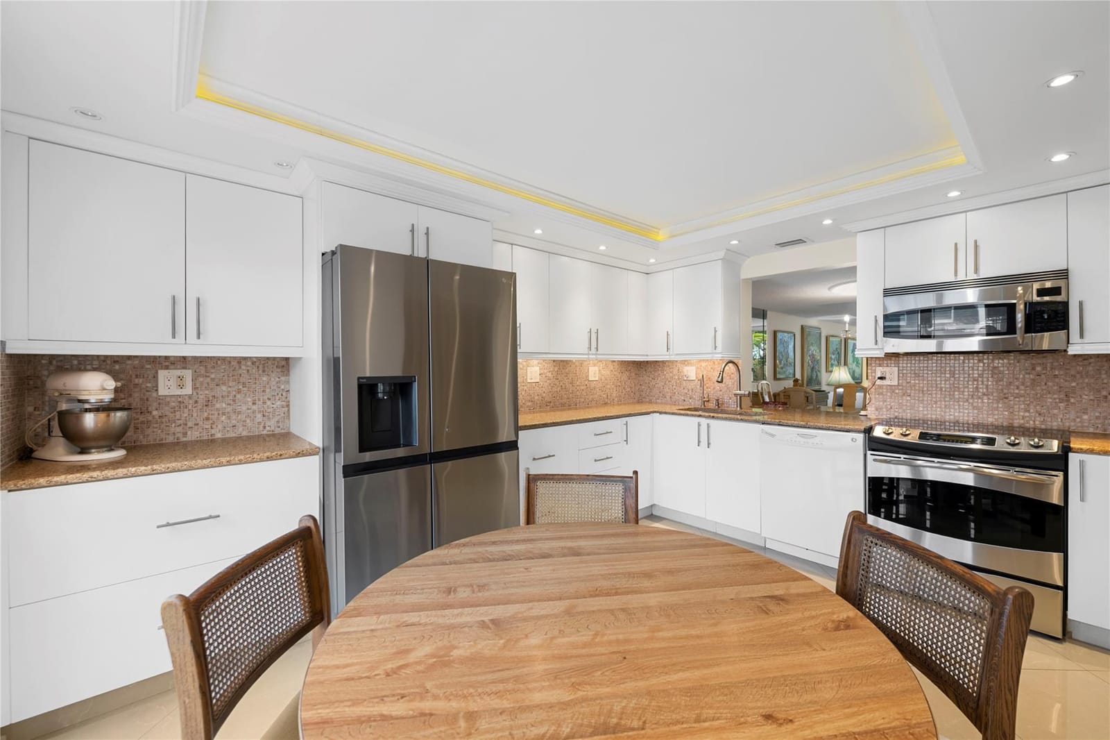 908 NE 27th Avenue 908 — photo 4