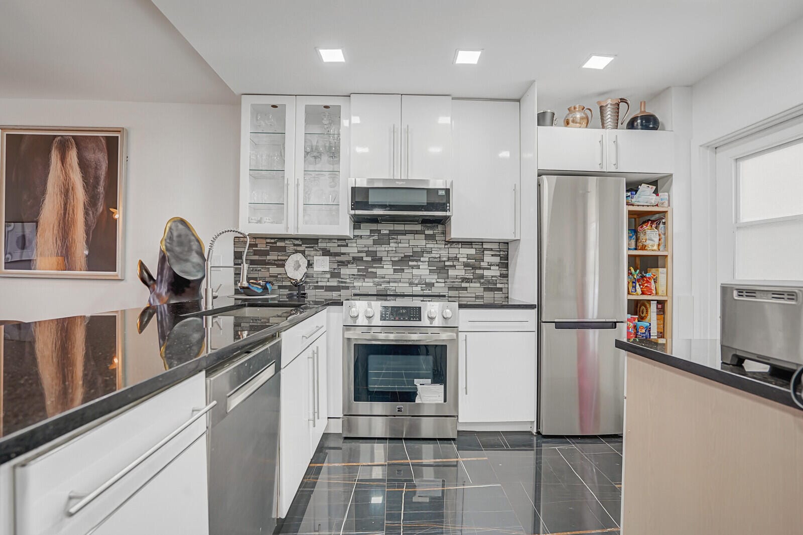 2751 N Palm Aire Drive 404 — photo 12