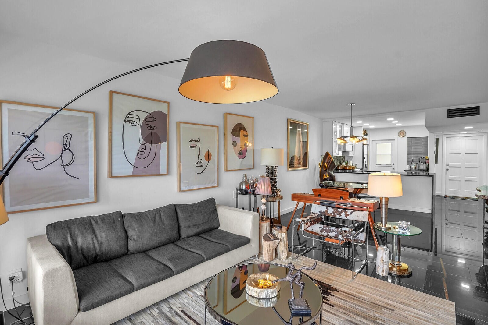 2751 N Palm Aire Drive 404 — photo 3