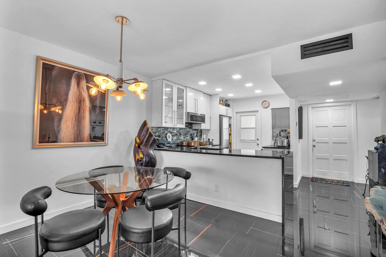 2751 N Palm Aire Drive 404 — photo 8