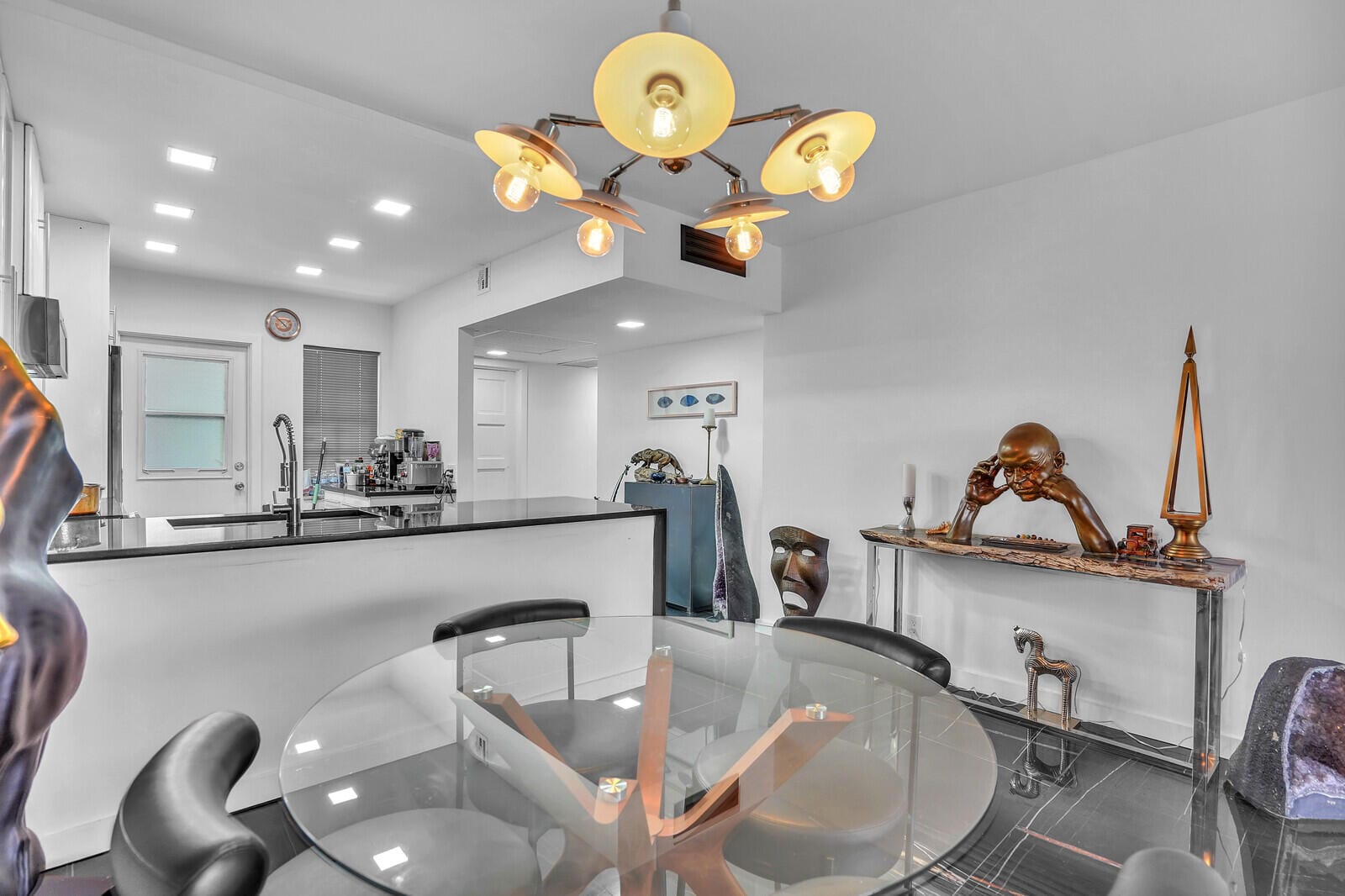 2751 N Palm Aire Drive 404 — photo 9
