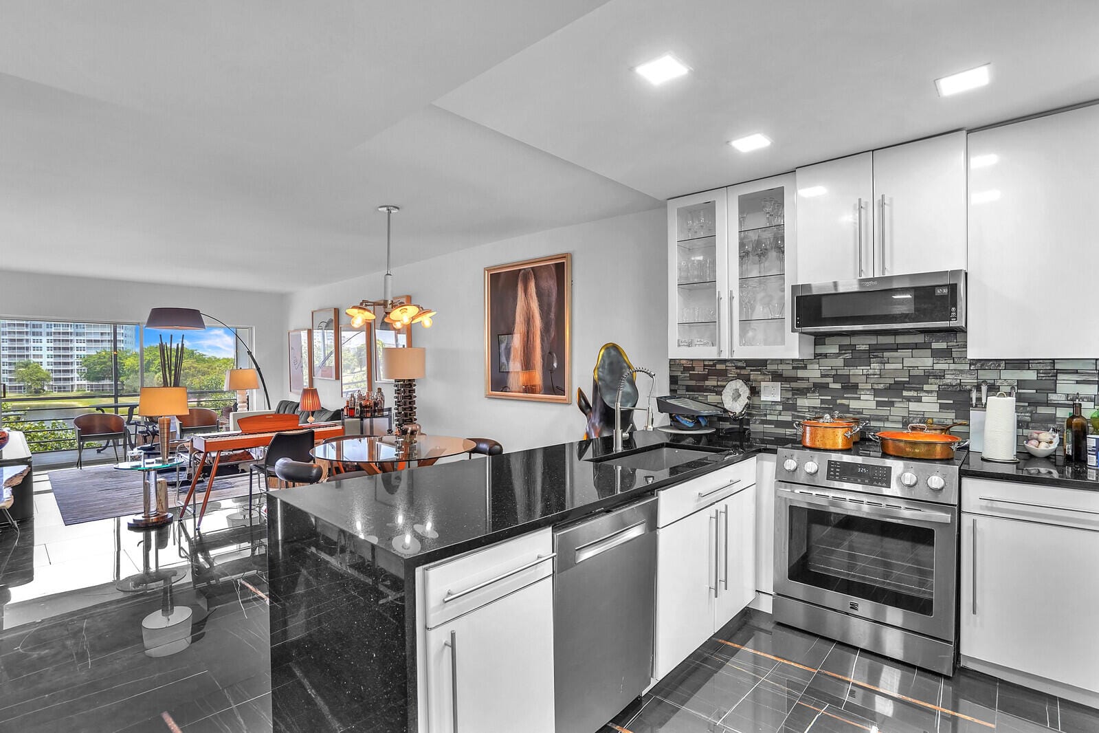 2751 N Palm Aire Drive 404 — photo 10