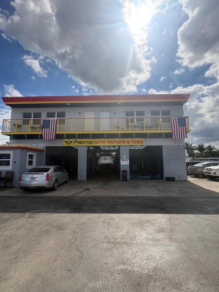 250 NE 44th Street, Oakland Park, FL 33334
