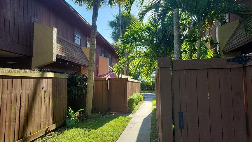 6445 SW 116th Place A, Miami, FL 33173 photo 2