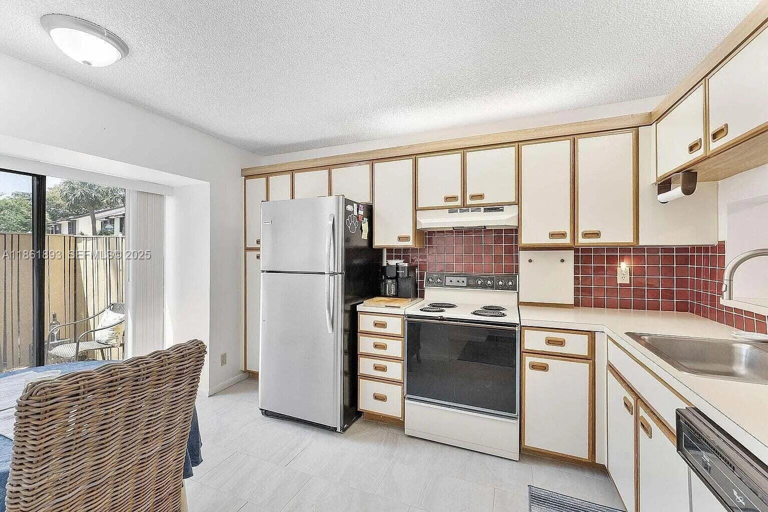 4575 S Carambola Circle S 27206 — photo 2