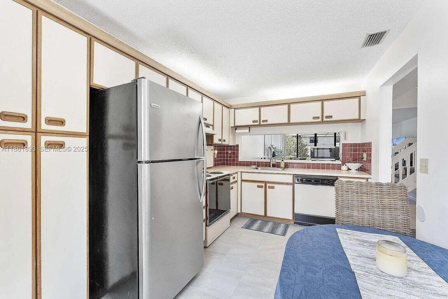 4575 S Carambola Circle S 27206 — photo 5