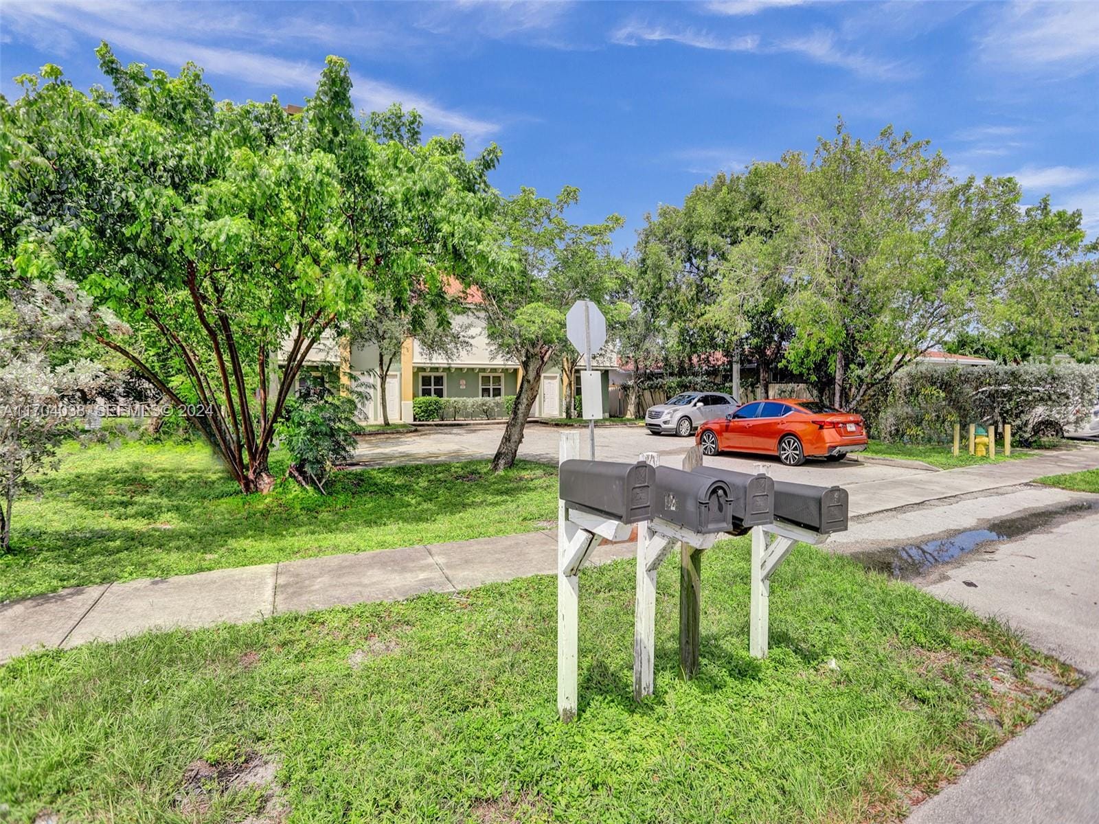 421 NW 40th Court, Oakland Park, FL 33309 photo 2