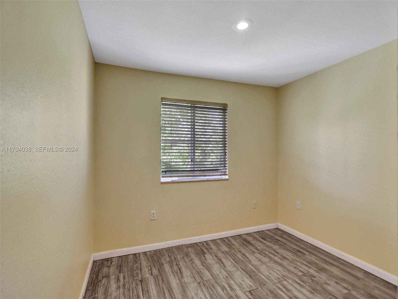 421 NW 40th Court, Oakland Park, FL 33309 photo 12