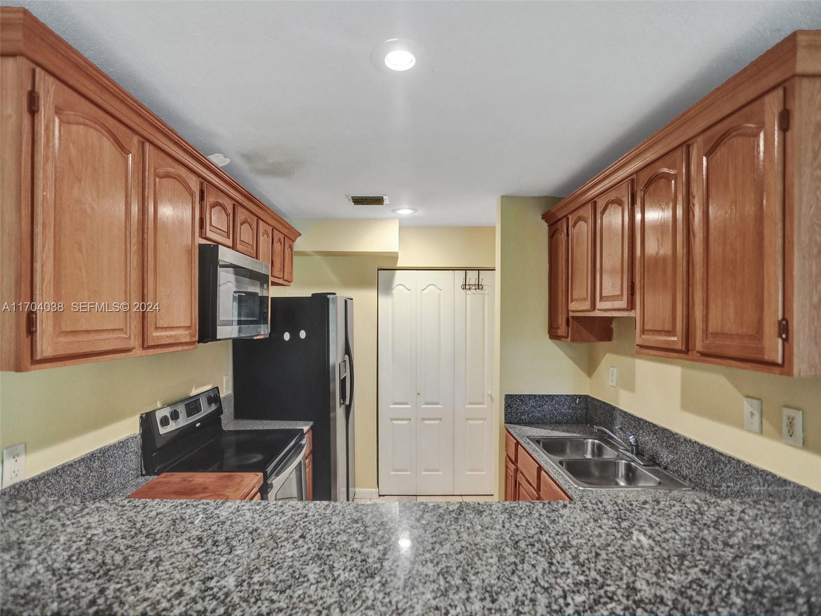 421 NW 40th Court, Oakland Park, FL 33309 photo 8