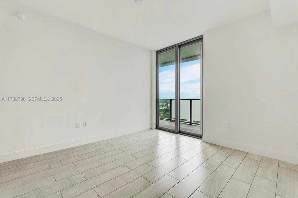 2000 Metropica Way 2307 — photo 11