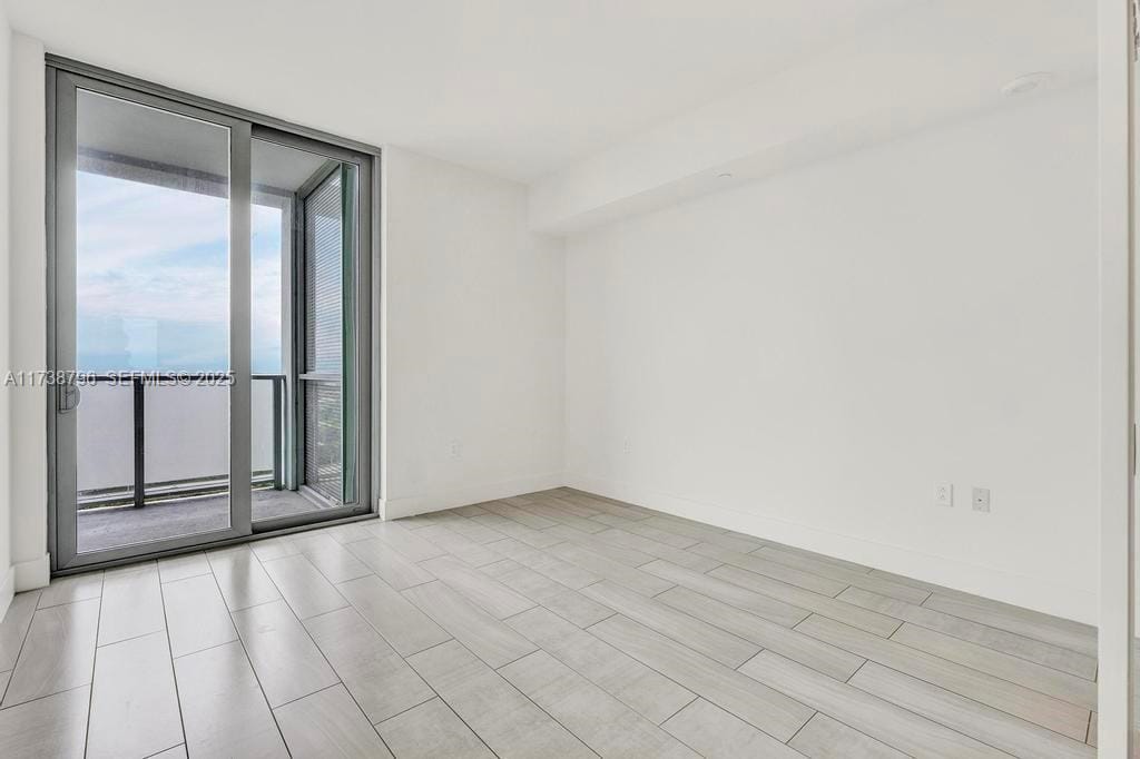 2000 Metropica Way 2307 — photo 12