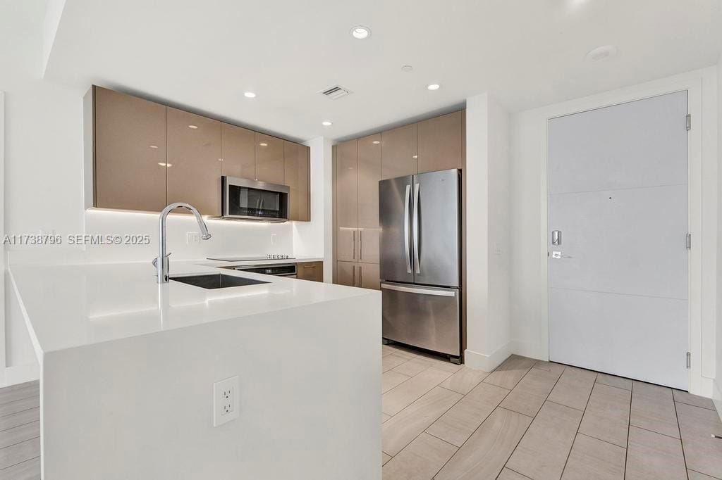 2000 Metropica Way 2307 — photo 4