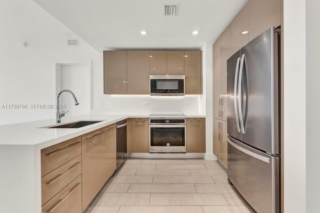 2000 Metropica Way 2307 — photo 5