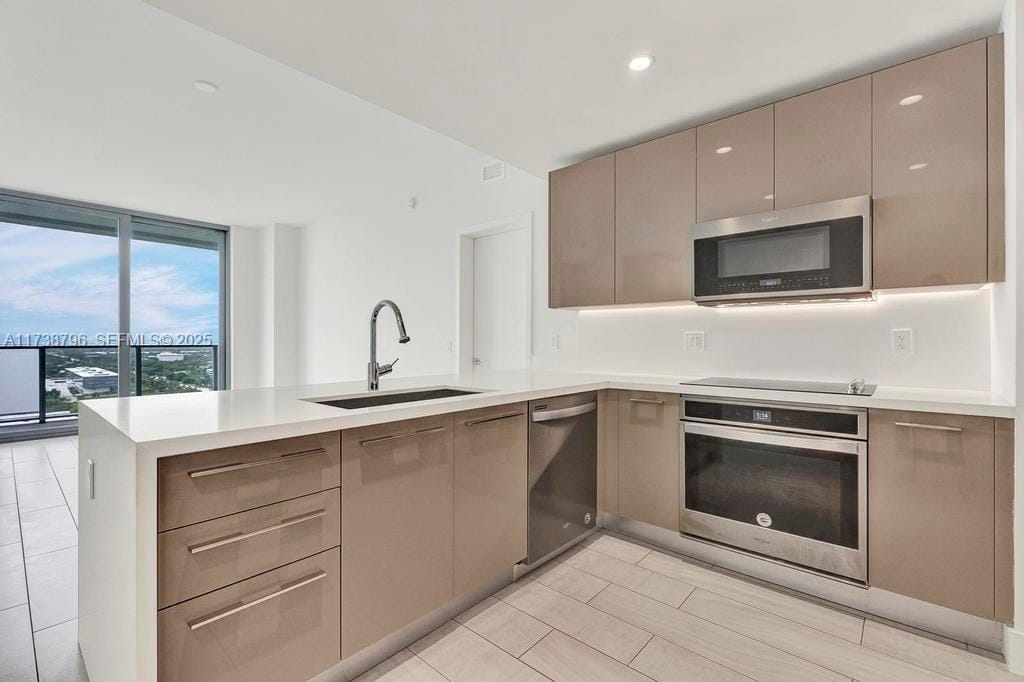 2000 Metropica Way 2307 — photo 6
