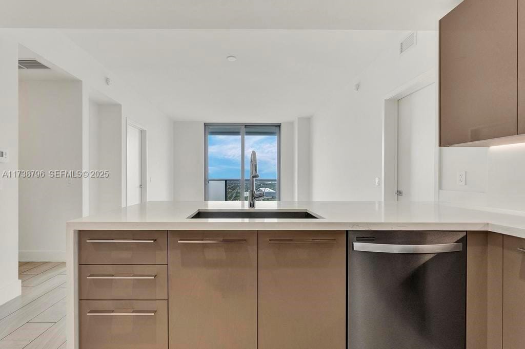 2000 Metropica Way 2307 — photo 7