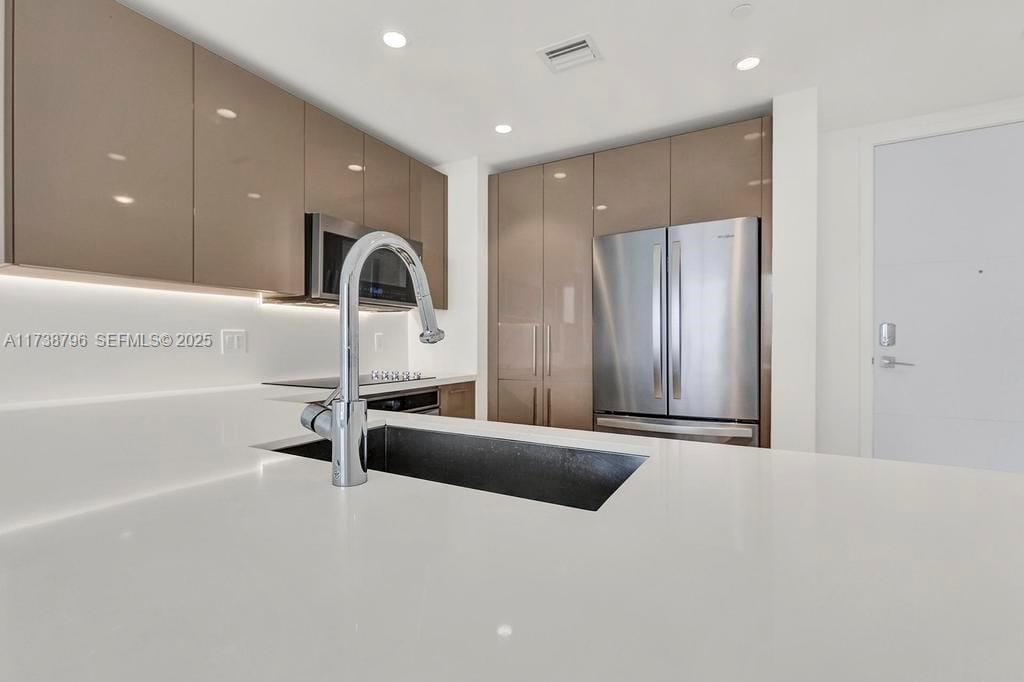2000 Metropica Way 2307 — photo 10