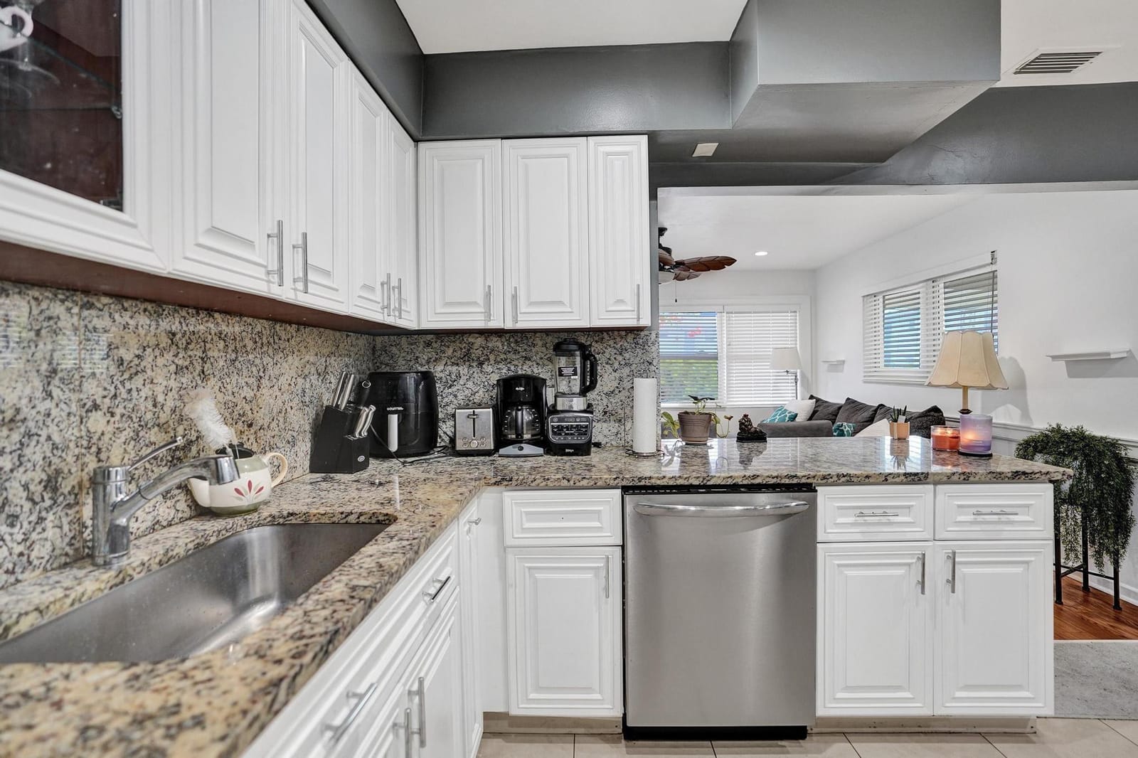 415 W Palm Street — photo 3