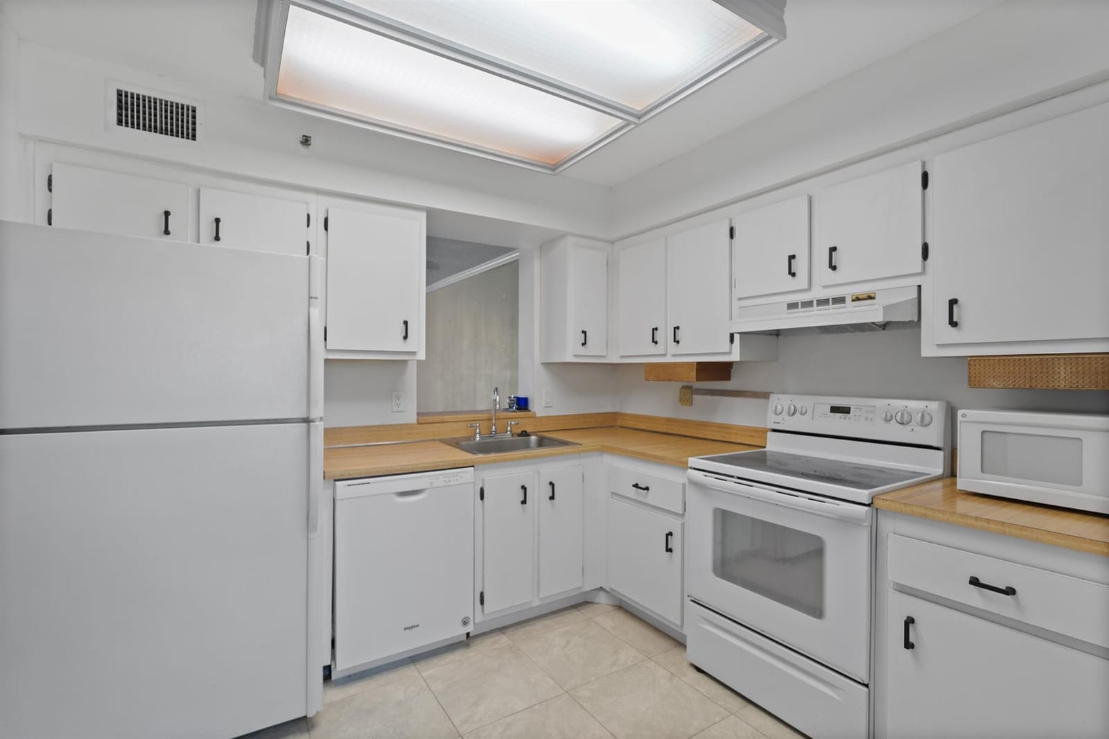 4550 NW 18th Avenue 301 — photo 2